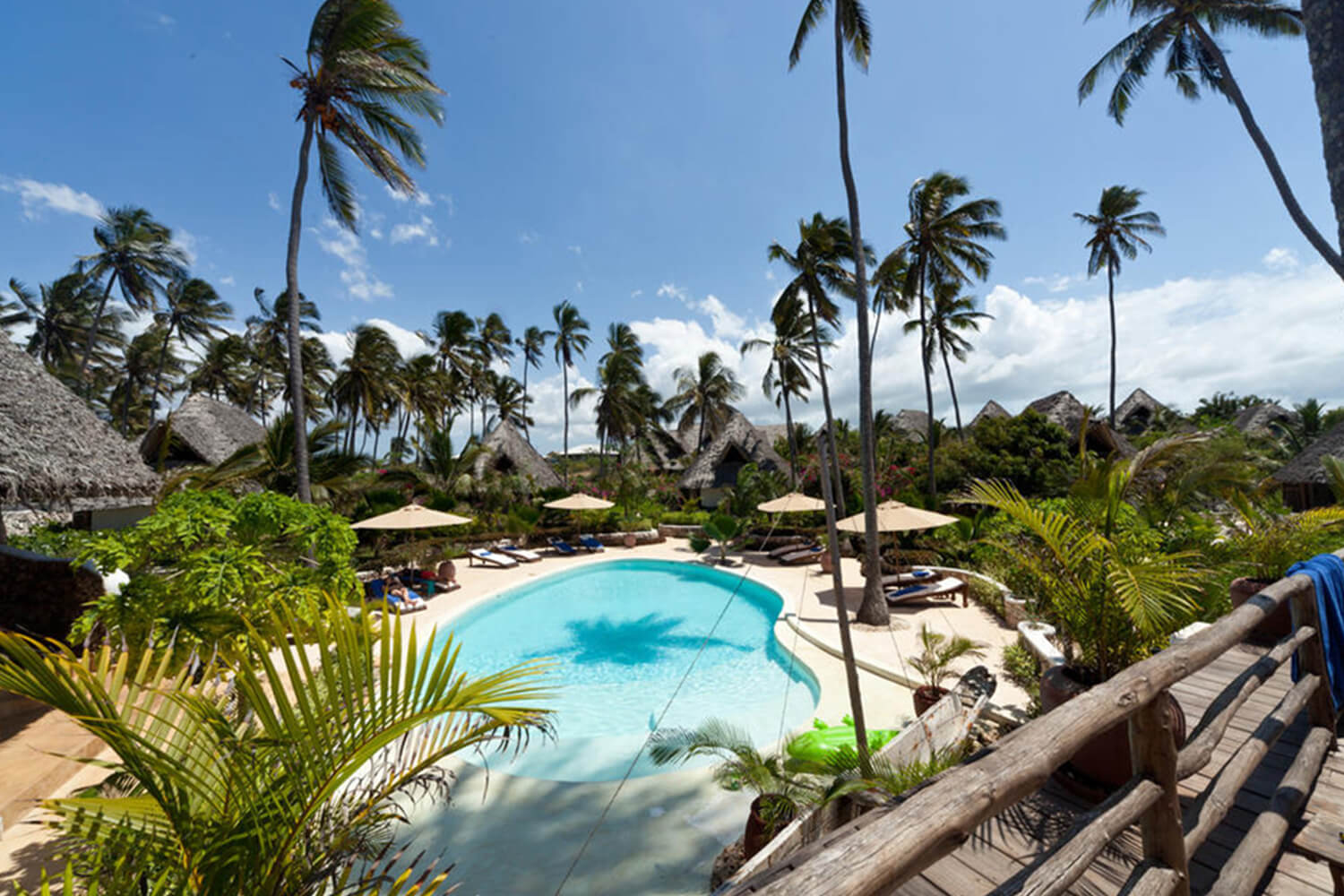 GREEN AND BLUE OCEAN LODGE